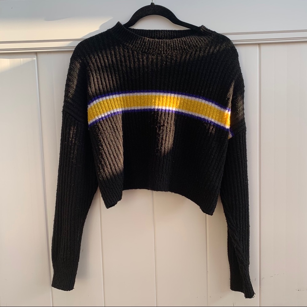 Forever 21 crew neck cropped sweater